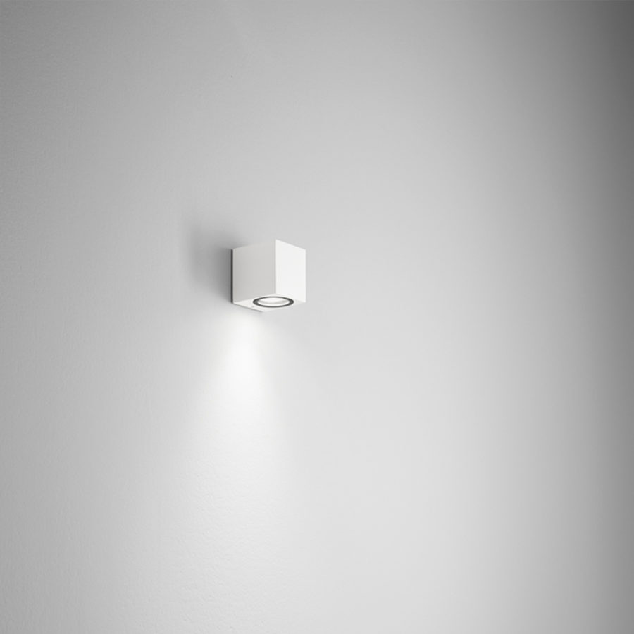 Lampada da parete in alluminio bianca Capri